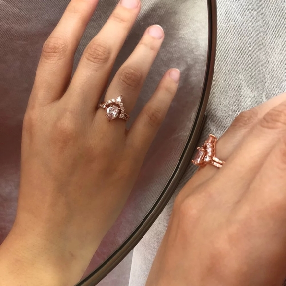 Vintage Oval and Crown 18K Rose Gold Ring Set - Picture 6 of 10